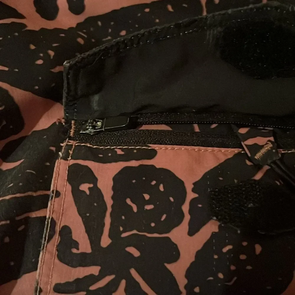 RVCA Men's Va Trunk pink/black size 31.